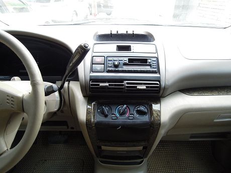 Nissan 日產 Serena QRV 照片4