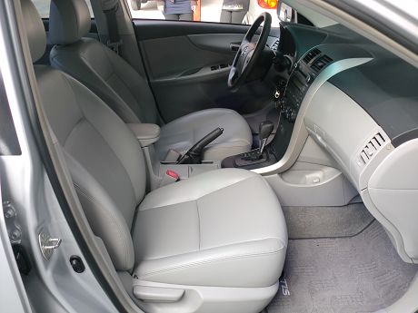 Toyota豐田 Altis  照片5