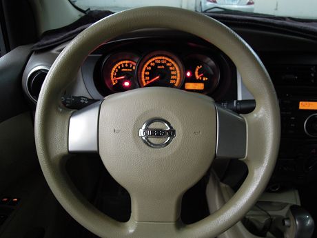 2010年日產 Livina 照片5