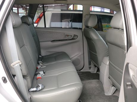 Toyota豐田 Innova 照片8