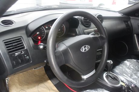 Hyundai 現代 Coupe  照片3
