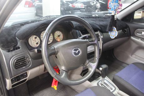 Mazda 馬自達 323 照片3