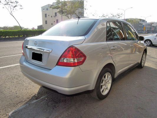 【高鐵汽車】2009 日產TIIDA 銀 照片7