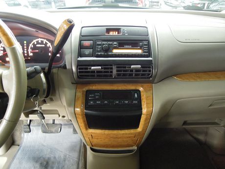 Nissan 日產 Serena QRV 照片4