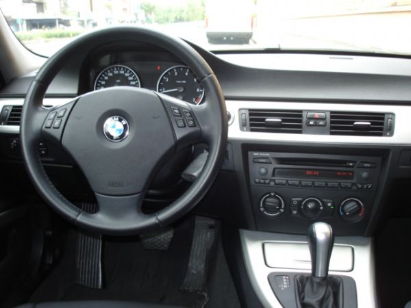BMW  320i  照片5