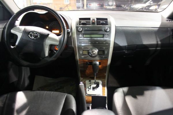 Toyota 豐田 Altis 1.8銀 照片3