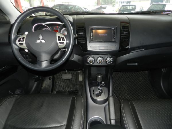 2010三菱 Outlander2.4 照片7