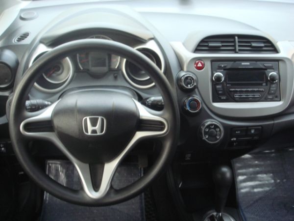 巨大汽車save認證車 FIT黑色系 照片5
