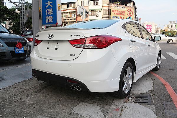 2013年 現代 ELANTRA 1.8 照片3