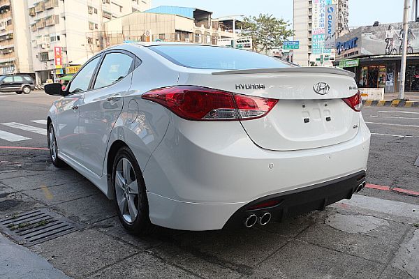 2013年 現代 ELANTRA 1.8 照片4