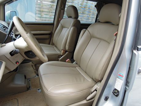 2003年 Nissan Serena 照片3