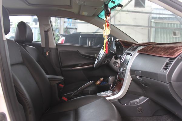 Toyota 豐田 Altis 1.8銀 照片4