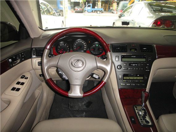 2004年 Lexus ES330 照片6