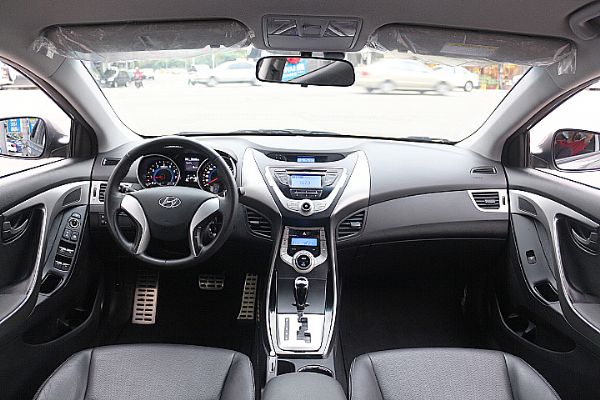 2012年 現代 ELANTRA 1.8 照片5