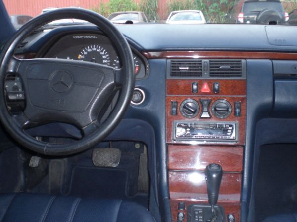 車主自售1998年賓士E200賣18萬. 照片6