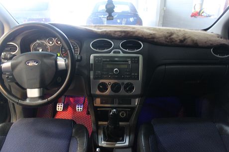 Ford 福特 Focus 2.0 照片2