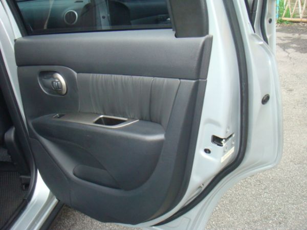 NISSAN LIVINA 照片6