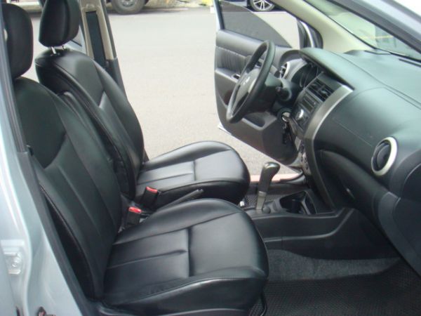 NISSAN LIVINA 照片7