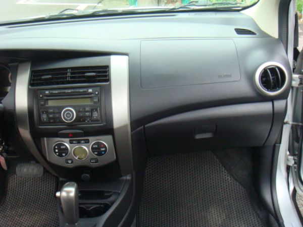 NISSAN LIVINA 照片10