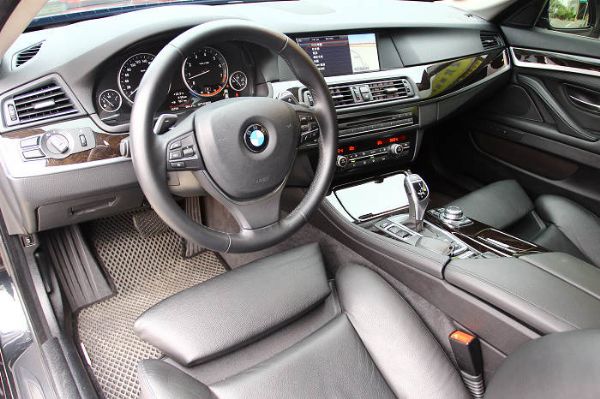 12年 BMW 530 黑色 總代理 照片3