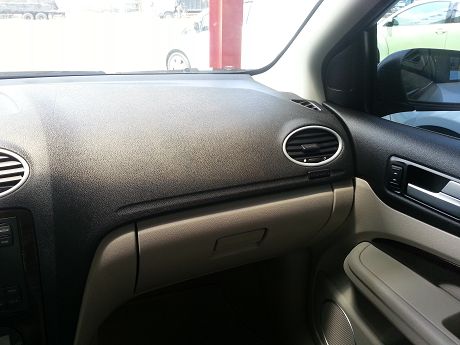 Ford 福特 Focus 1.8 照片3