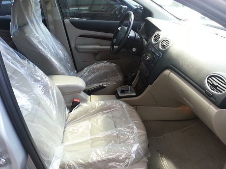 Ford 福特 Focus 1.8 照片6