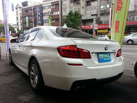 BMW 寶馬 5系列 520 照片10