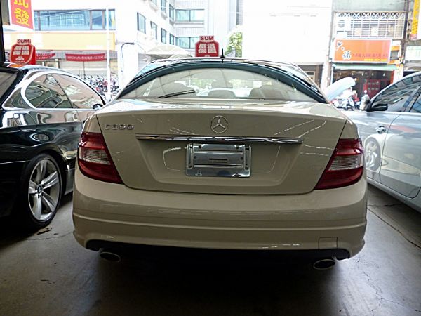 11年-BENZ 賓士-c300-3.0 照片3