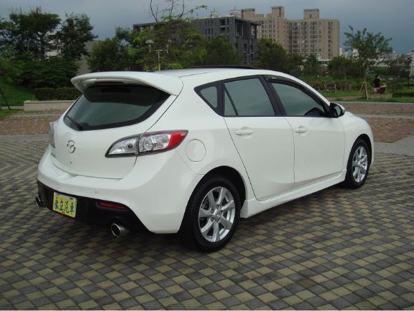 11 MAZDA3 2.0 5門 照片9