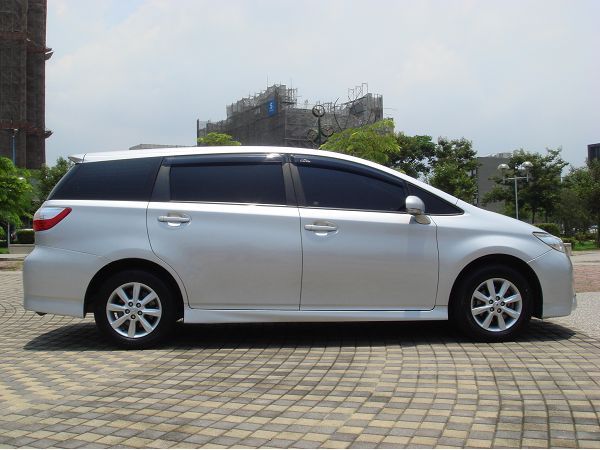 11 TOYOTA NEW WISH 照片10