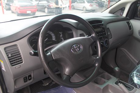 Toyota豐田 Innova  照片3