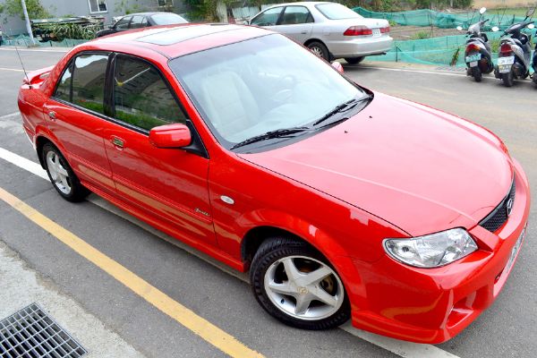 2002年MAZDA 323 2.0 照片2