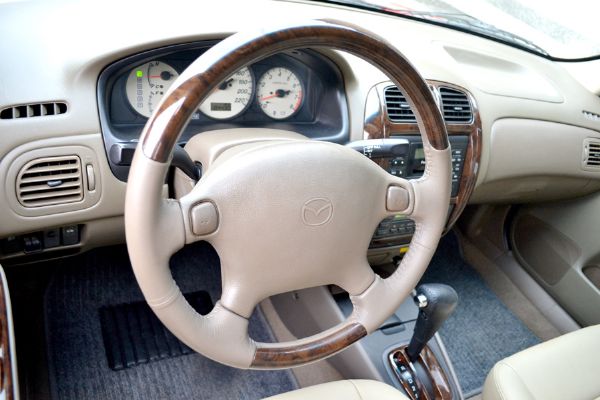 2002年MAZDA 323 2.0 照片5