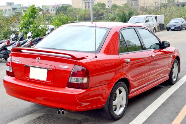 2002年MAZDA 323 2.0 照片9