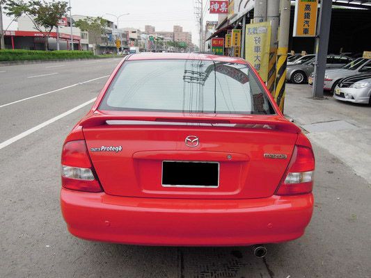 2001 馬自達 323 照片7