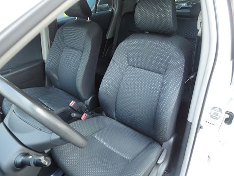 Toyota豐田 Yaris  照片6