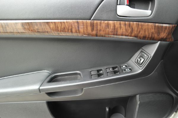 2010年三菱 Lance Fortis 照片4