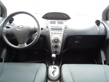 2010 Toyota豐田 Yaris 照片2