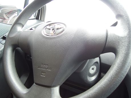 2010 Toyota豐田 Yaris 照片3