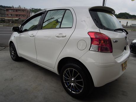 2010 Toyota豐田 Yaris 照片10