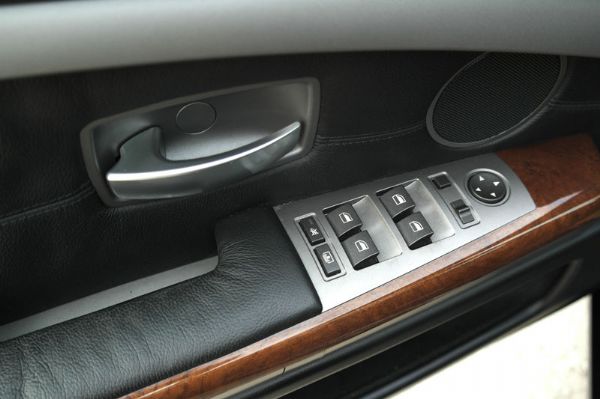 ★小瑋嚴選☆02 Bmw 735li  照片5