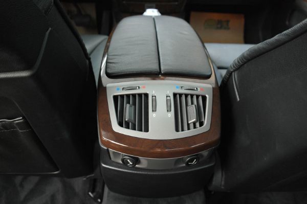 ★小瑋嚴選☆02 Bmw 735li  照片9