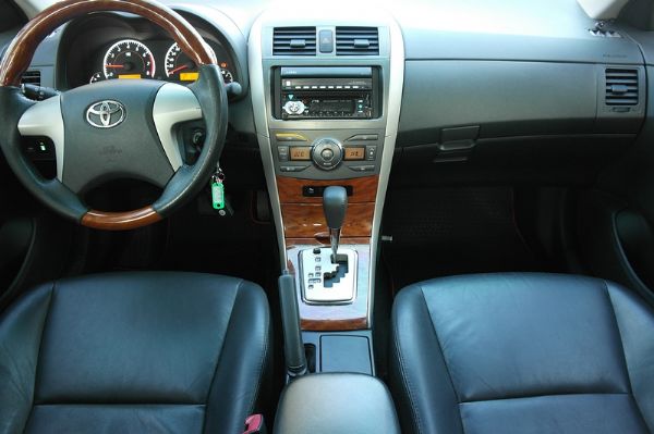 ★小瑋嚴選☆09 豐田 Altis 照片3