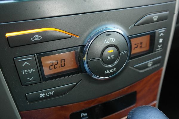 ★小瑋嚴選☆09 豐田 Altis 照片5