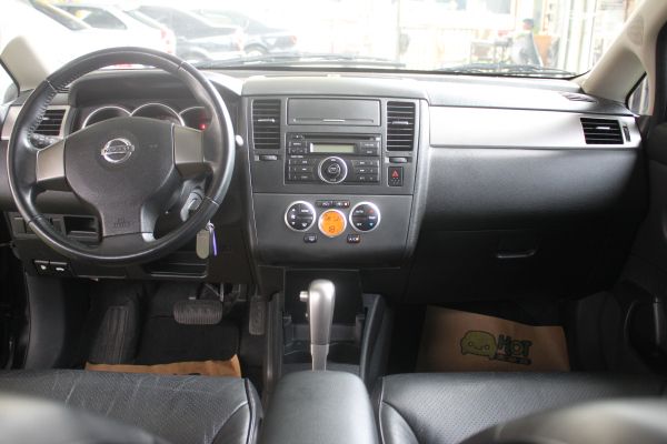 Nissan Tiida 1.8 黑 照片3