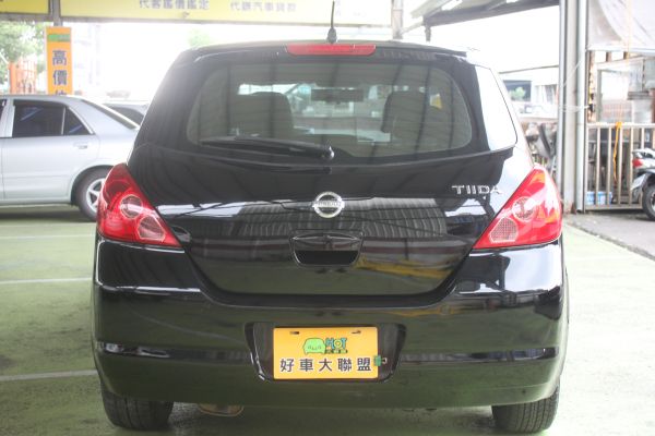 Nissan Tiida 1.8 黑 照片8