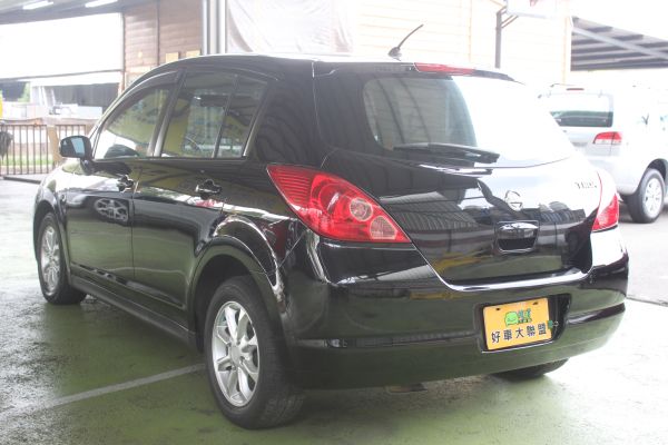 Nissan Tiida 1.8 黑 照片9