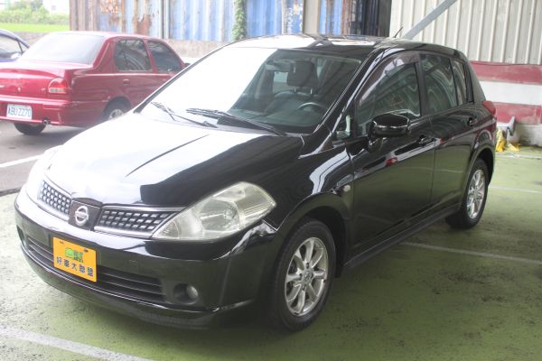 Nissan Tiida 1.8 黑 照片10