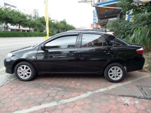 2010 豐田 vios 黑 1.5 照片9