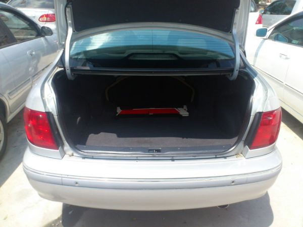 180頂級天窗便宜舒適的代步車 照片7